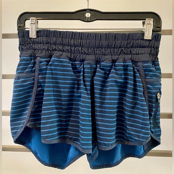 Lululemon Track That High-Rise lines Short - Picture 1 of 2